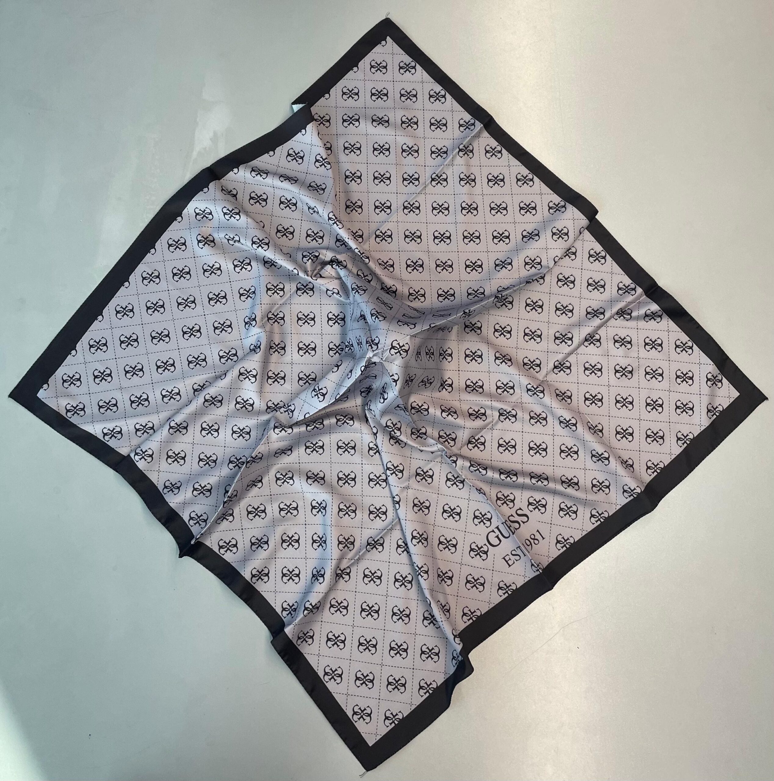 Guess Desen Vual İpek Eşarp-6204527-Füme
