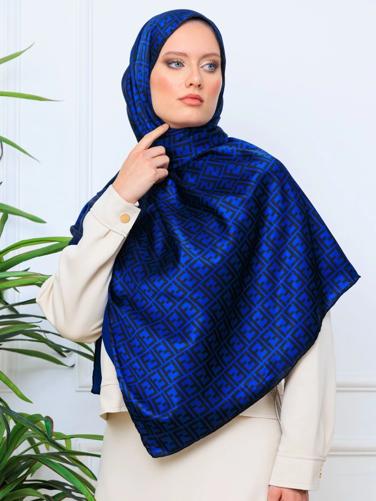 İthal Çifttaraflı Fendi İnci Vual İpek Şal-14500 -Lacivert